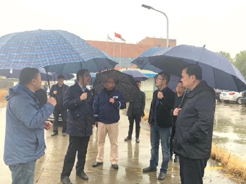 2020年11月30日泰州市委書記史立軍一行來我司調(diào)研(圖2) 2020年11月30日泰州市委書記史立軍一行來我司調(diào)研(圖2)